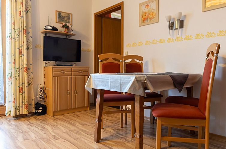 Appartement mit zwei Schlafzimmern und Balkon