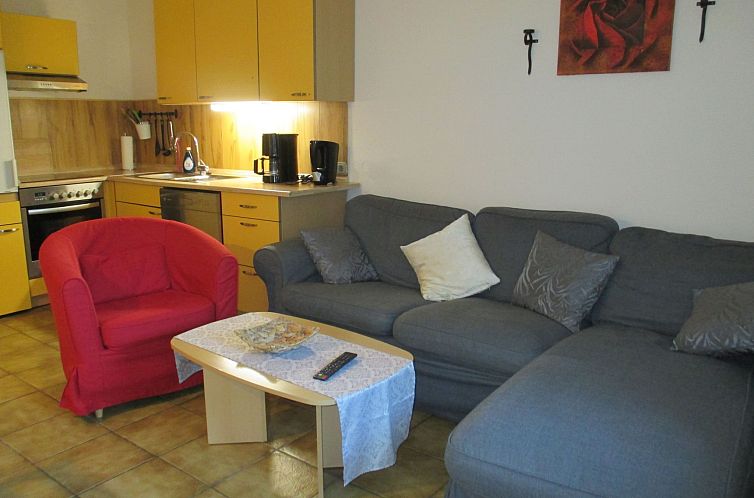 Appartement mit Balkon und Geschirrspülmaschine