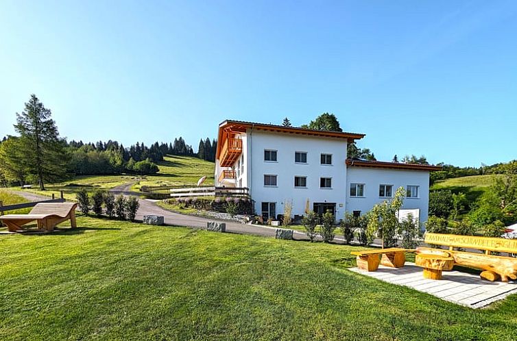 Geniet van het Vakantiehuis in Oberstaufen, een serene vakantiewoning omgeven door de natuur van Beieren, Duitsland.