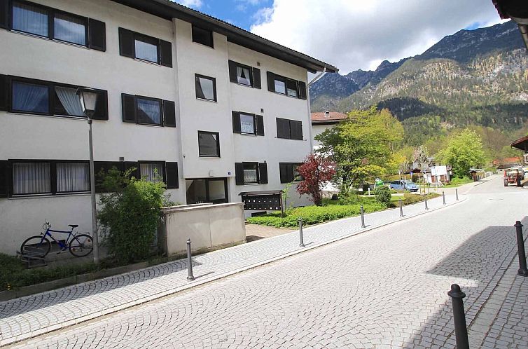 Appartement Wohnung in Garmisch Partenkirchen mit Garten