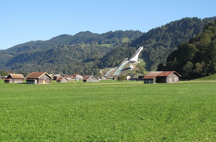 Appartement Wohnung in Garmisch Partenkirchen mit Garten