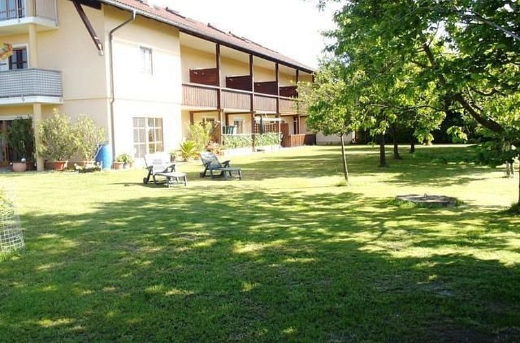 Appartement Appartementhaus mit Balkon und Gemeinschaftsgart