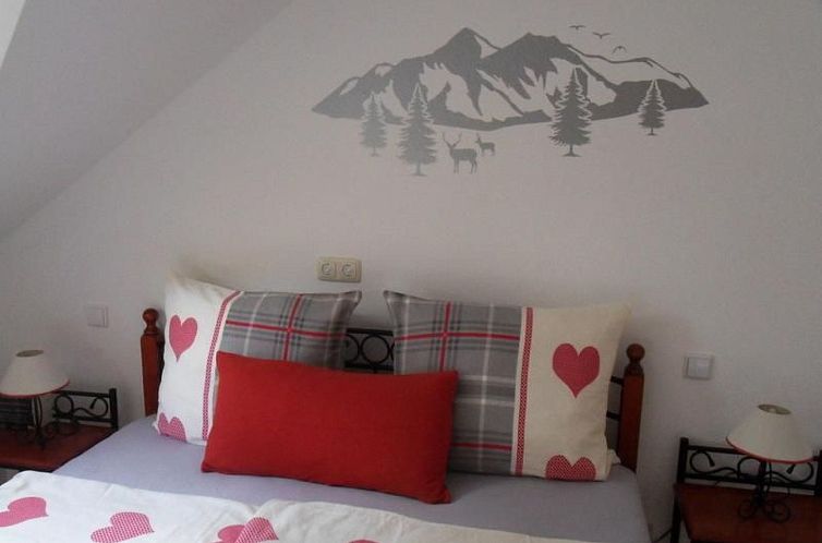 Appartement mit Balkon und Bergblick