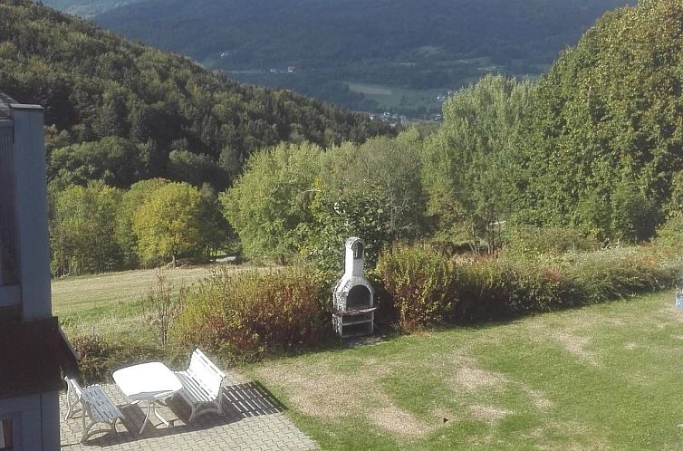Appartement mit Balkon und Bergblick