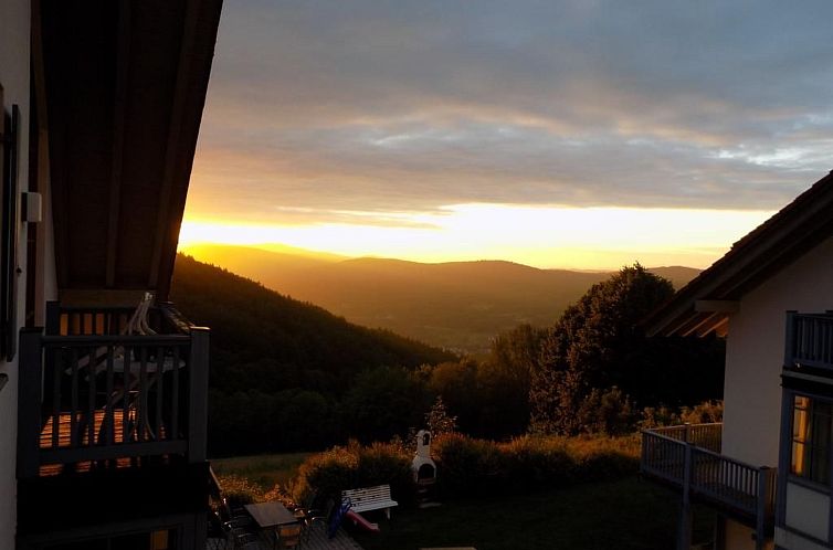 Appartement mit Balkon und Bergblick