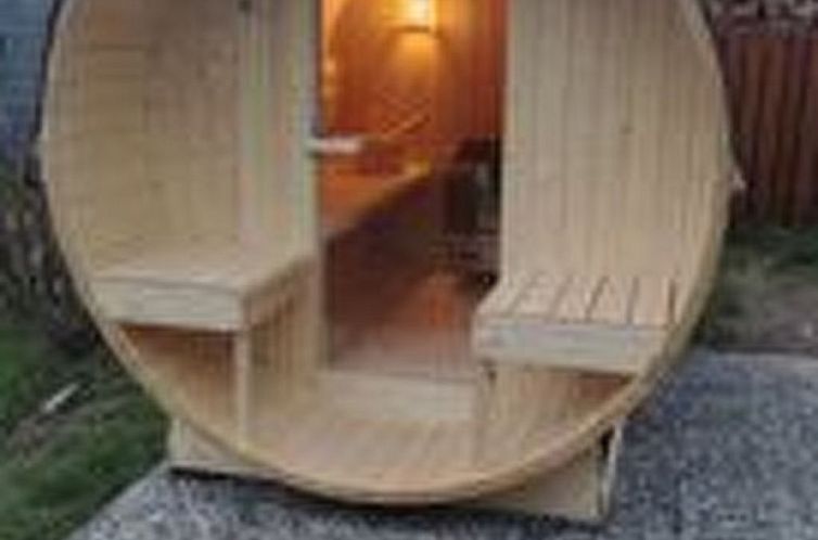 Vakantiehuis Haus am See mit Fasssauna, Liegewiese und Grill