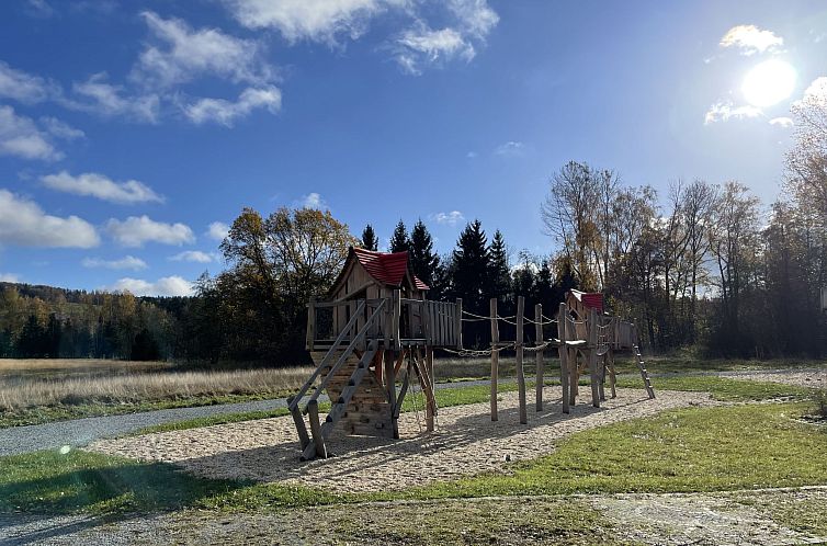 Vakantiehuis Haus am See mit Fasssauna, Liegewiese und Grill