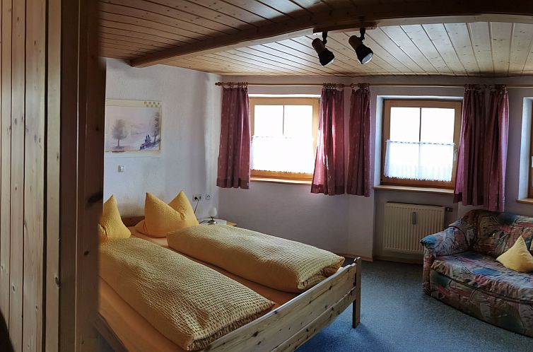 Appartement mit komplett eingerichteter Küchenzeile im Wohn