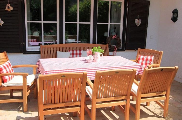 Vakantiehuis in Hagrain mit Grill, Terrasse und Garten