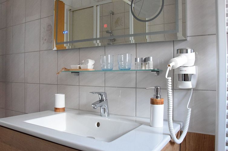 Appartement Charmant trifft Moderne - Ferienwohnung Linde