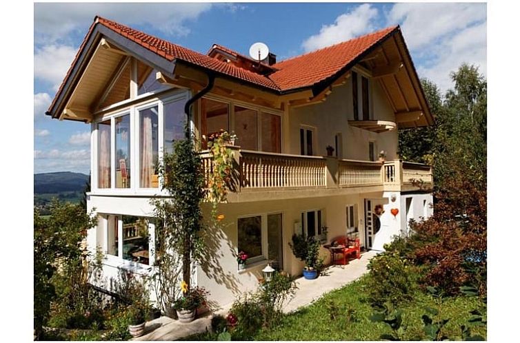 Cottage in Zachenberg, Bavaria: vacation home with beautiful terrace and natural surroundings.