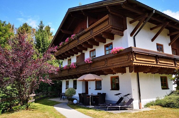 Appartement Wohnung mit möblierter Terrasse und Waldblick