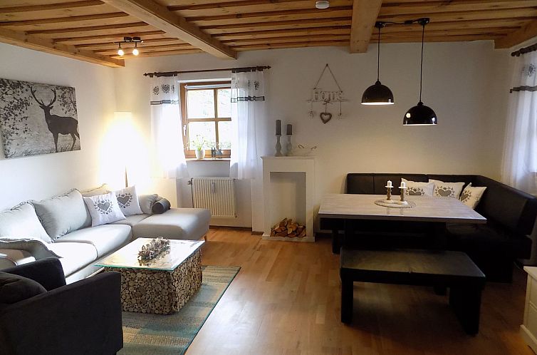 Appartement Wohnung mit möblierter Terrasse und Waldblick