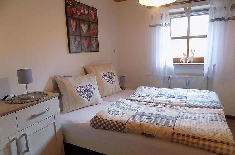 Appartement Wohnung mit möblierter Terrasse und Waldblick