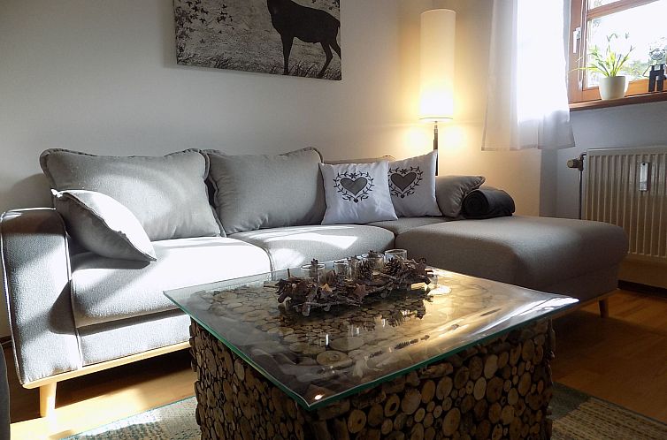 Appartement Wohnung mit möblierter Terrasse und Waldblick