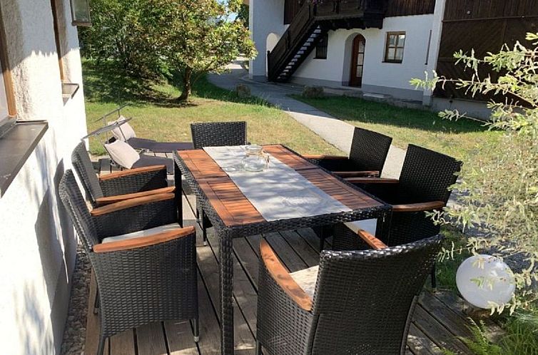 Appartement Wohnung mit möblierter Terrasse und Waldblick