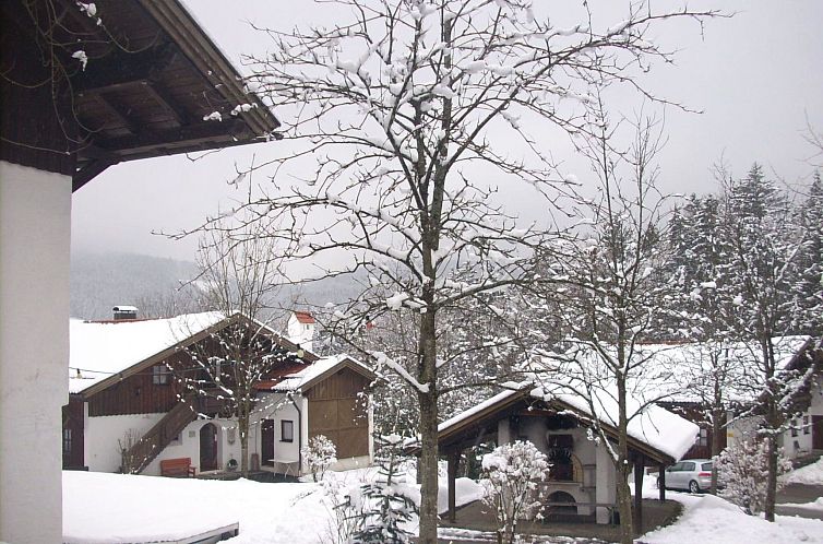 Appartement Wohnung mit möblierter Terrasse und Waldblick
