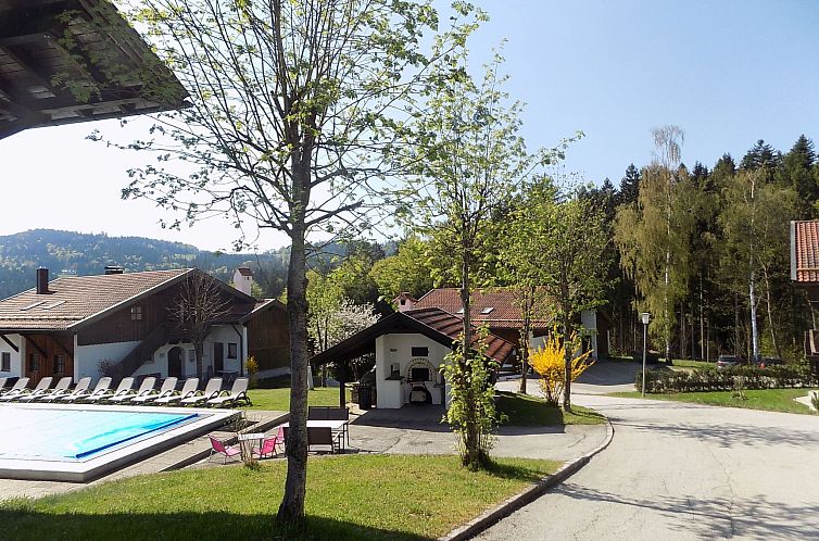 Appartement Wohnung mit möblierter Terrasse und Waldblick