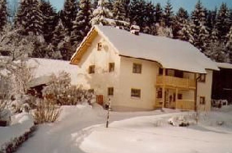 Vakantiehuis mit Kaminofen, Fitnessraum und Sauna