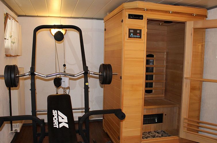 Vakantiehuis mit Kaminofen, Fitnessraum und Sauna