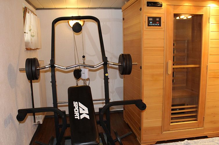 Vakantiehuis mit Kaminofen, Fitnessraum und Sauna
