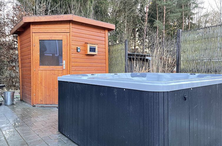 Vakantiehuis Schönes Ferienhaus in Wackersdorf mit Whirlpoo