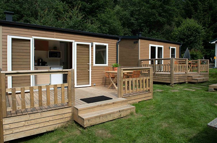 Rustiek Tiny house vakantiehuis in Diekirch, Luxemburg, met uitnodigend terras en bosrijke omgeving.