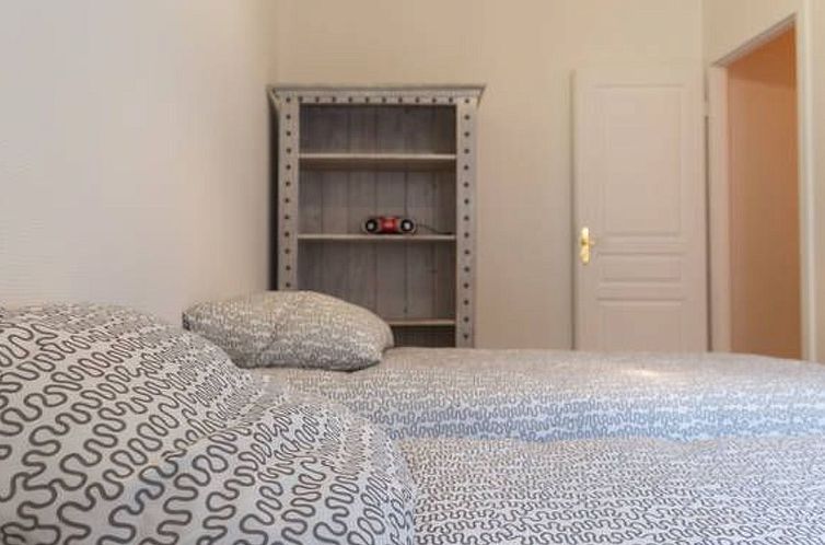 Appartement mit zwei Garagenstellplätzen