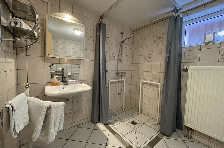 Appartement Résidence jaune et rose