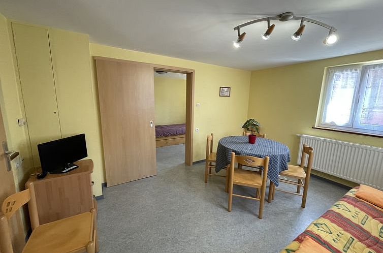 Appartement Résidence jaune et rose