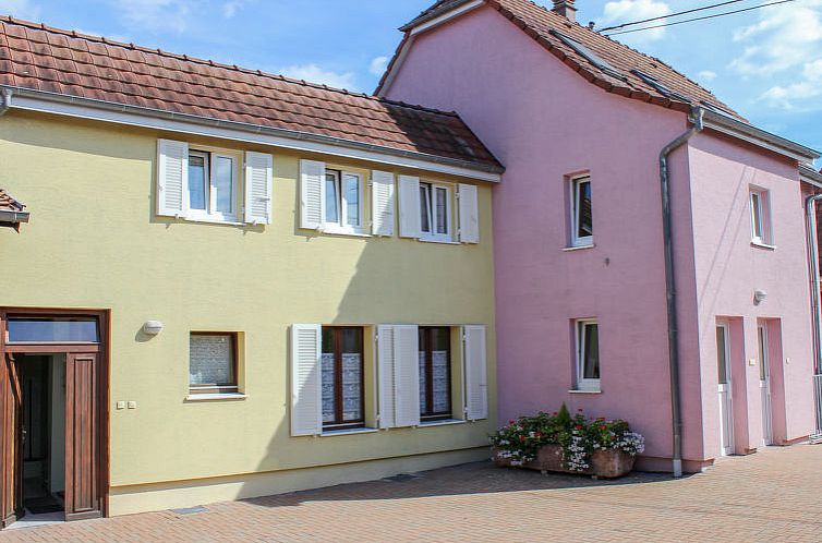 Appartement Résidence jaune et rose