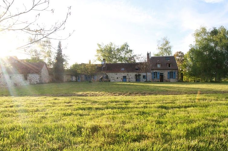 Ervaar de landelijke schoonheid van Vakantiehuis in Autry-Issards, Auvergne, een idyllisch vakantiehuis in Frankrijk.