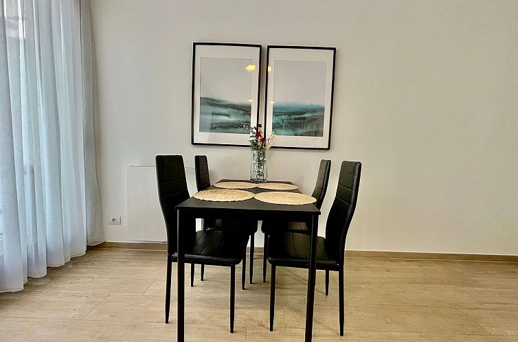 Modern 1BR Near Diamond District by OneLuxStay