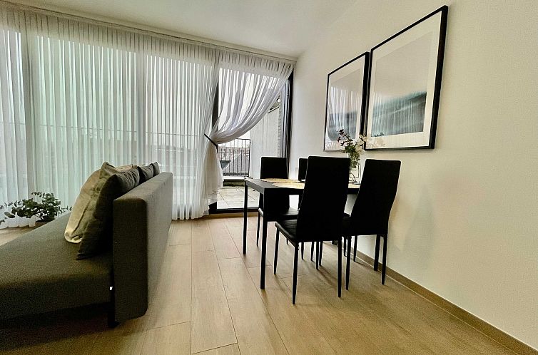 Modern 1BR Near Diamond District by OneLuxStay