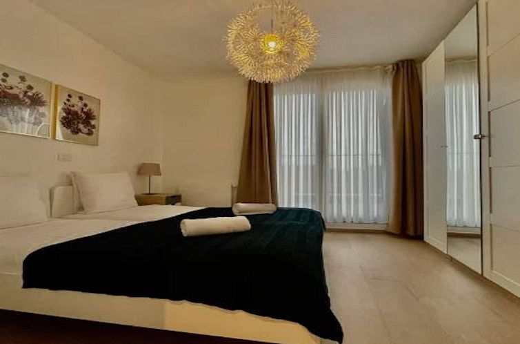 Modern 1BR Near Diamond District by OneLuxStay
