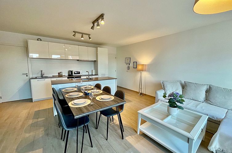 Modern 2BR 1/5 BA Near Diamond District by OneLuxStay