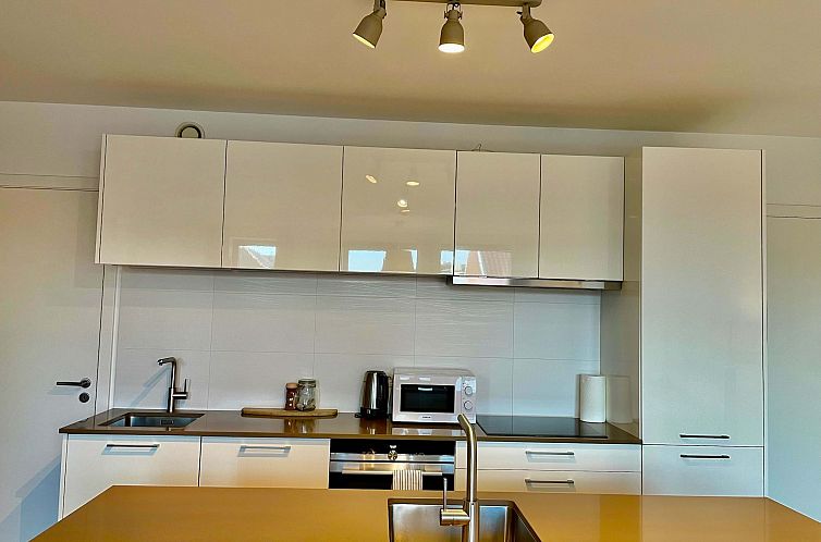 Modern 2BR 1/5 BA Near Diamond District by OneLuxStay