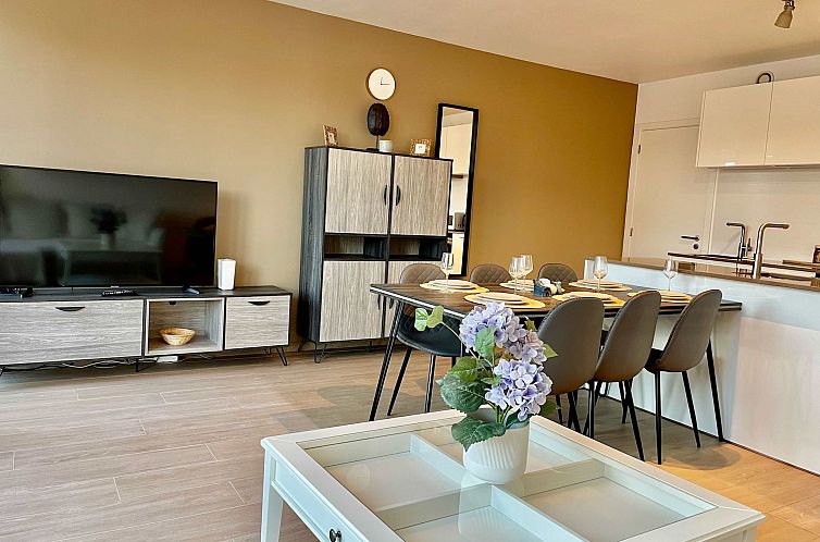 Modern 2BR 1/5 BA Near Diamond District by OneLuxStay