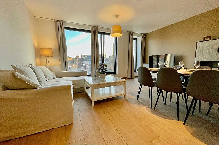 Modern 2BR 1/5 BA Near Diamond District by OneLuxStay