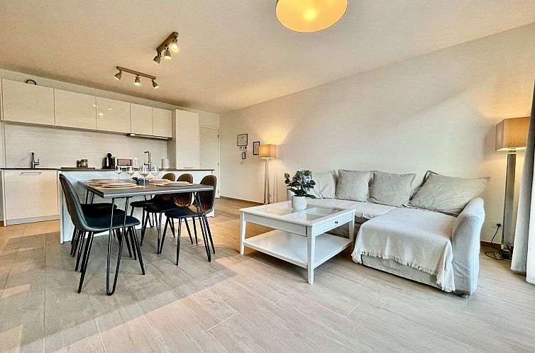 Modern 2BR 1/5 BA Near Diamond District by OneLuxStay