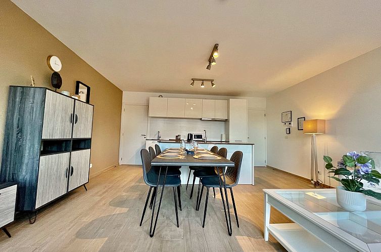Modern 2BR 1/5 BA Near Diamond District by OneLuxStay