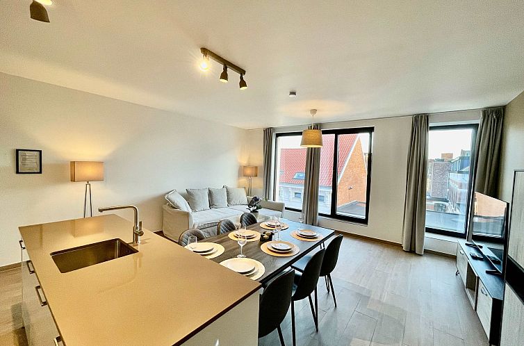 Modern 2BR 1/5 BA Near Diamond District by OneLuxStay