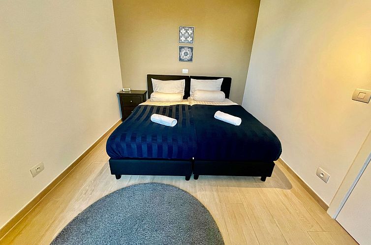 Modern 2BR 1/5 BA Near Diamond District by OneLuxStay