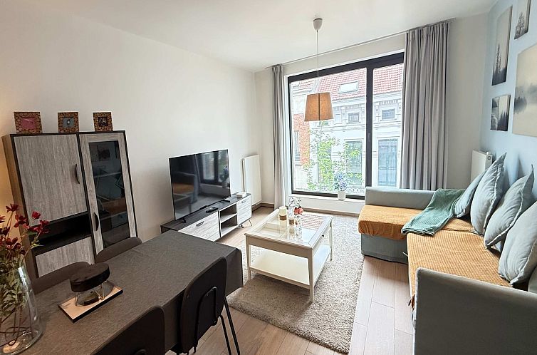 Spacious 3BR 25 BA Near Diamond District by OneLuxStay