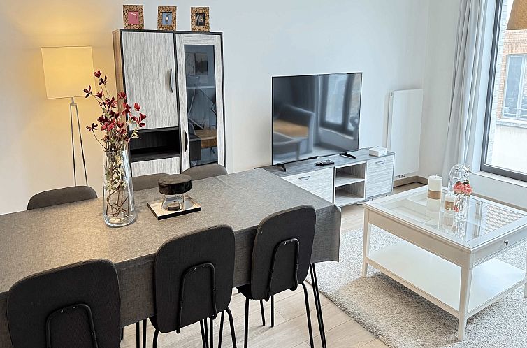 Spacious 3BR 25 BA Near Diamond District by OneLuxStay