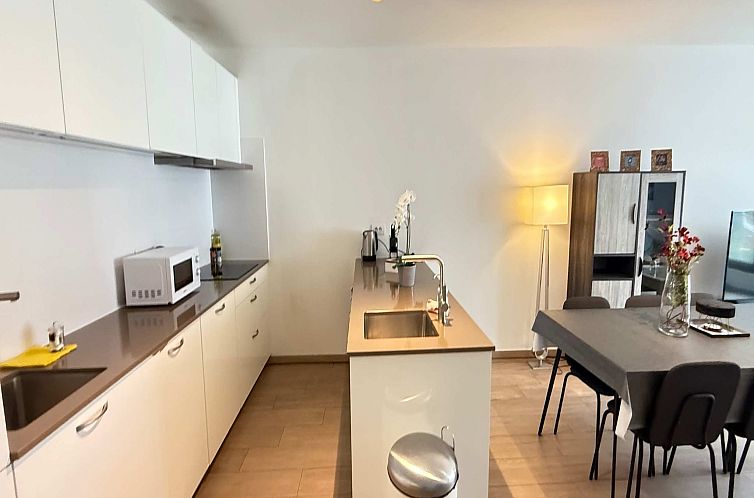 Spacious 3BR 25 BA Near Diamond District by OneLuxStay