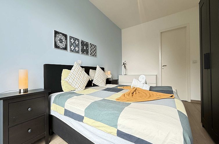Spacious 3BR 25 BA Near Diamond District by OneLuxStay