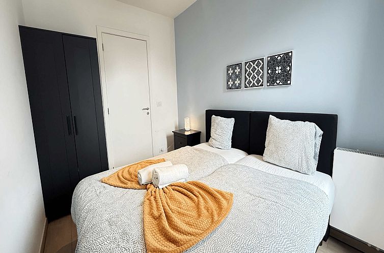 Spacious 3BR 25 BA Near Diamond District by OneLuxStay