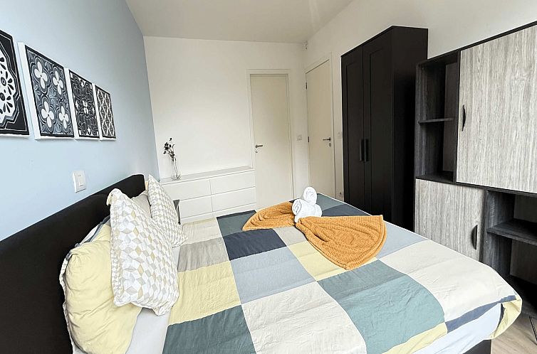Spacious 3BR 25 BA Near Diamond District by OneLuxStay