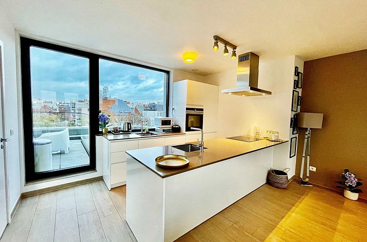 Modern 2BR Penthouse Near Diamond District by OneLuxStay